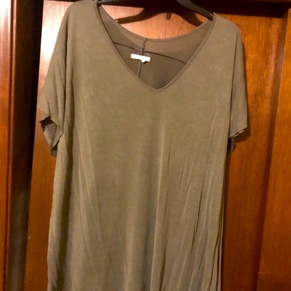 Light olive green v neck tee - Picture 1 of 3